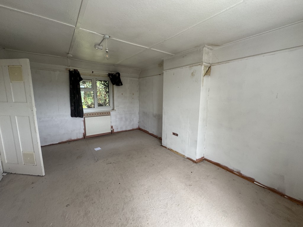 Lot: 103 - SEMI-DETACHED HOUSE FOR IMPROVEMENT - Bedroom one